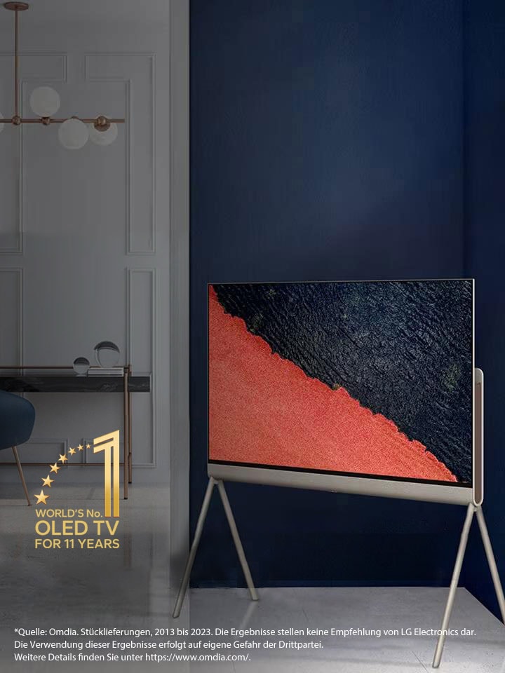 LG OLED evo G3 képe egy modern és különleges New York-i lakás falán, miközben a képernyőn egy romantikus éjszakai jelenet látszik. 11 éve a világ első számú OLED TV-je embléma.