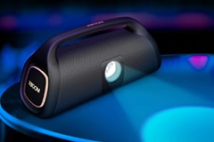 Az LG XBOOM Go XG2T-ből hanghullámok jönnek ki, ábrázolva a még erőteljesebb hangzást.