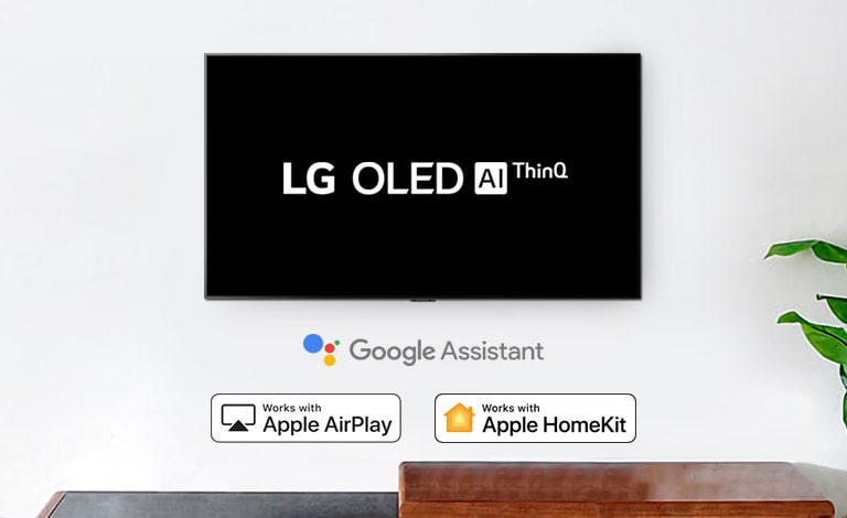TV yang dipasang di dinding menampilkan logo LG OLED AI ThinQ dengan latar belakang hitam