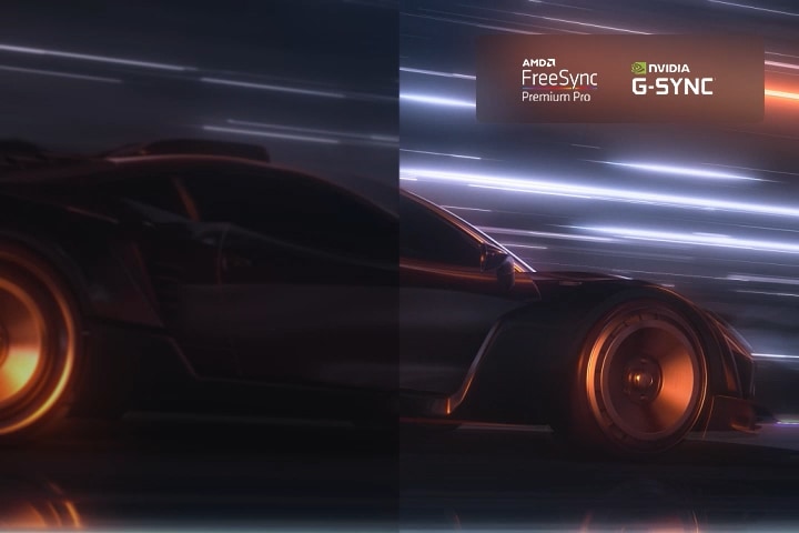 Adegan buram dari mobil yang melaju kencang di game balap. Adegannya diperhalus, menghasilkan aksi yang halus dan jelas. Logo FreeSync Premium Pro dan logo NVIDIA G-SYNC di pojok kanan atas.