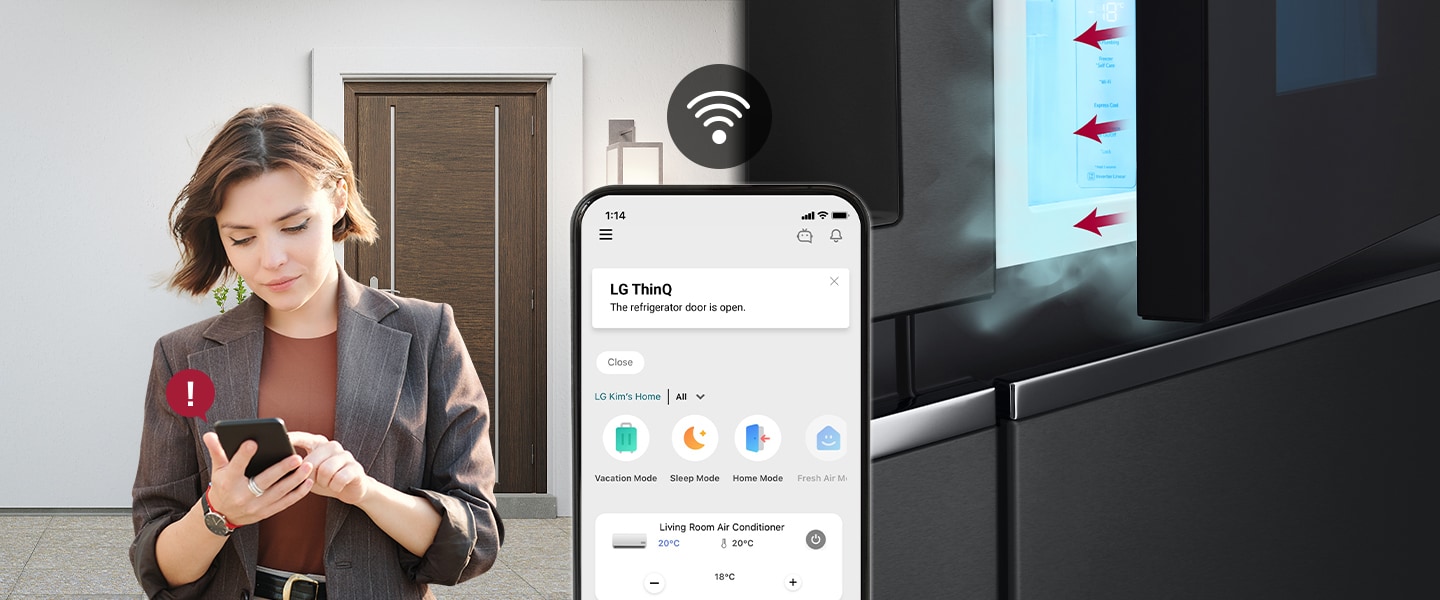 Gambar di sebelah kiri menunjukkan seorang wanita berdiri di luar rumah. Gambar di sebelah kanan menunjukkan pintu lemari es dibiarkan terbuka. Di latar depan kedua gambar tersebut terdapat layar ponsel yang menampilkan notifikasi aplikasi LG ThinQ dan ikon Wifi di atas ponsel.
