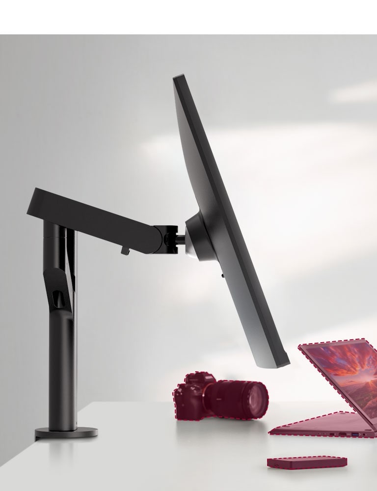 LG 32QP880N-B The compact design takes up very little desk surface and also contributes to easier installation.