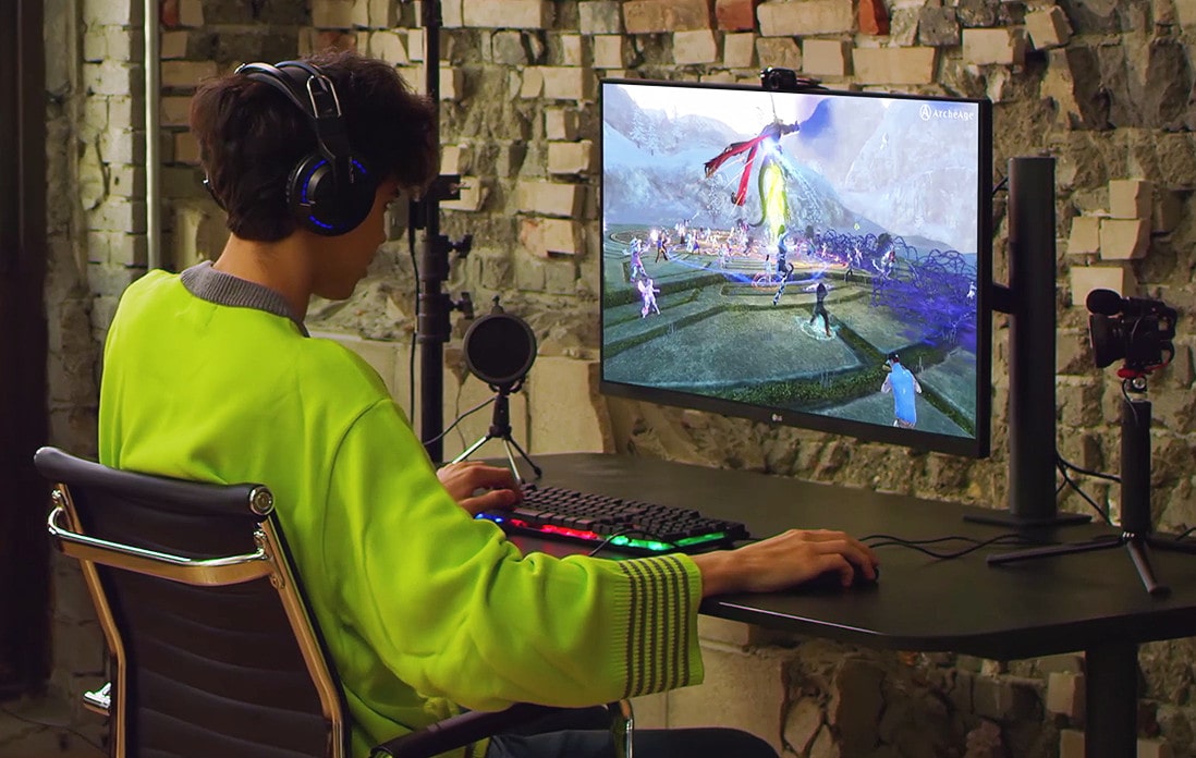 Scene of memedia gamer with ergo.
