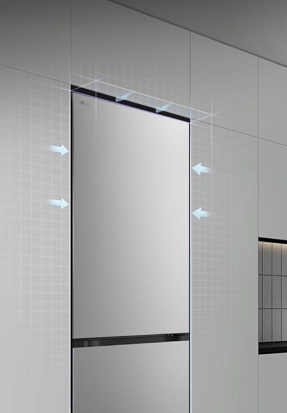 Frigorifero LG con congelatore inferiore (gbbs726cpy) installato a filo dei mobili alti grigi con frecce blu che puntano verso il lato superiore e le superfici anteriori.