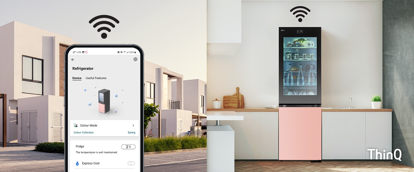 Immagine divisa a metà, da un lato la schermata dell'app LG ThinQ che controlla il frigorifero, dall'altra un frigorifero MoodUP colorato in una cucina