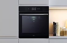 Immagine di una cucina con un forno installato