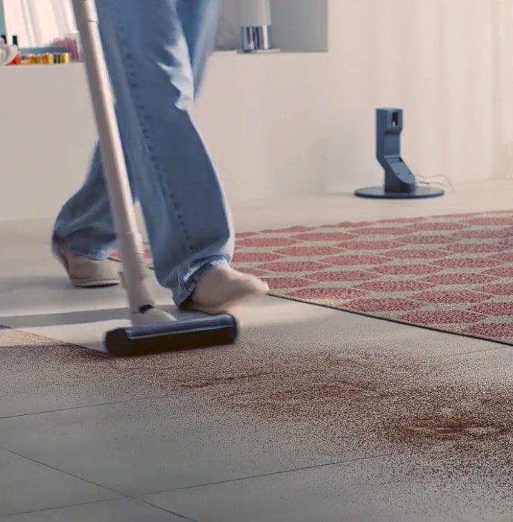 Animazione di una persona che passa l'aspirapolvere