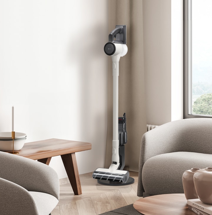 Video dell'aspirapolvere riposto sulla sua base in un ambiente domestico.
