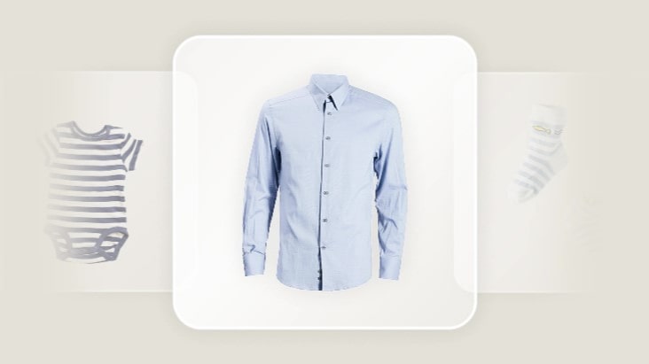 Un video mostra vestiti per neonati, una maglietta, un asciugamano e calzini, che appaiono uno dopo l'altro. Un video mostra vestiti per neonati, una maglietta, un asciugamano e calzini, che appaiono uno dopo l'altro.