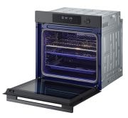 Foto angolata verso sinistra con porta aperta