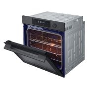 Foto angolata verso sinistra con porta aperta