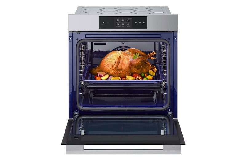 Foto frontale del forno con un pollo all'interno LG WS9D7651WS