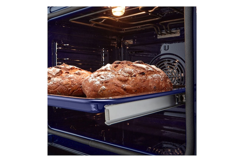 Foto focus del forno con cibo LG WS9D7651WS
