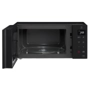 Microonde con sportello aperto