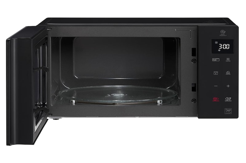 Microonde con sportello aperto