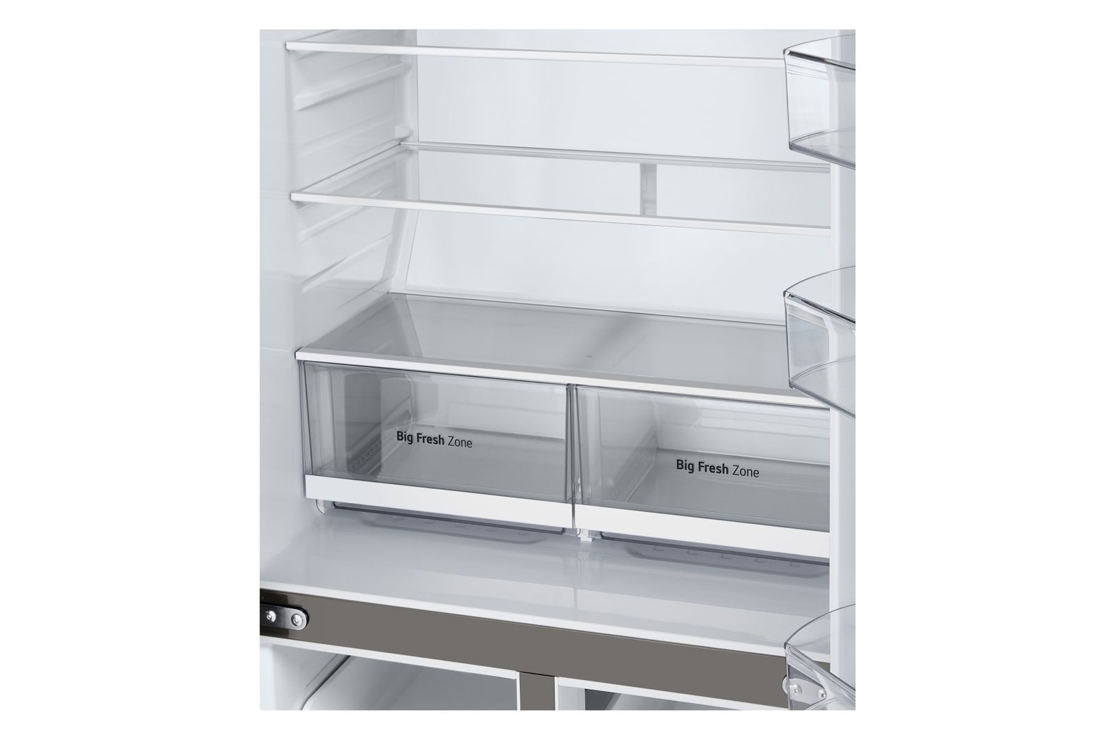 Dettaglio interno frigo e cassetti