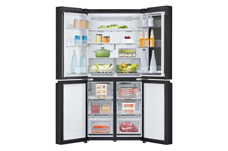 Frigorifero aperto completamente pieno di alimenti