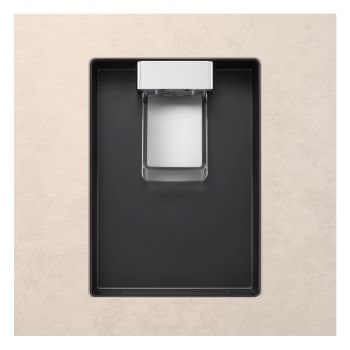 Foto del frigorifero LG GTFV61SEBQD con dettagli dispenser di acqua