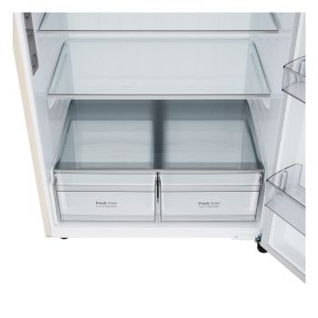 Foto del frigorifero LG GTFV61SEBQD con dettagli su ripiani interni