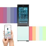 Vista frontale del frigorifero con delle bande colorate ai lati e uno smartphone su cui c'è l'app LG ThinQ per cambiare i colori