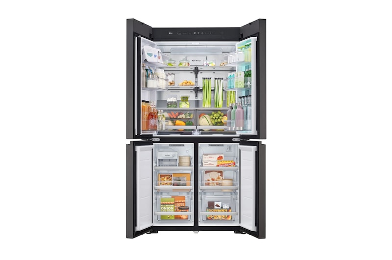 Frigorifero aperto completamente pieno di alimenti