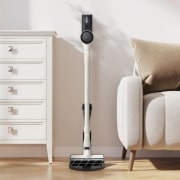 Immagine ambientata dell'aspirapolvere vista frontalmente e inserita nel suo supporto