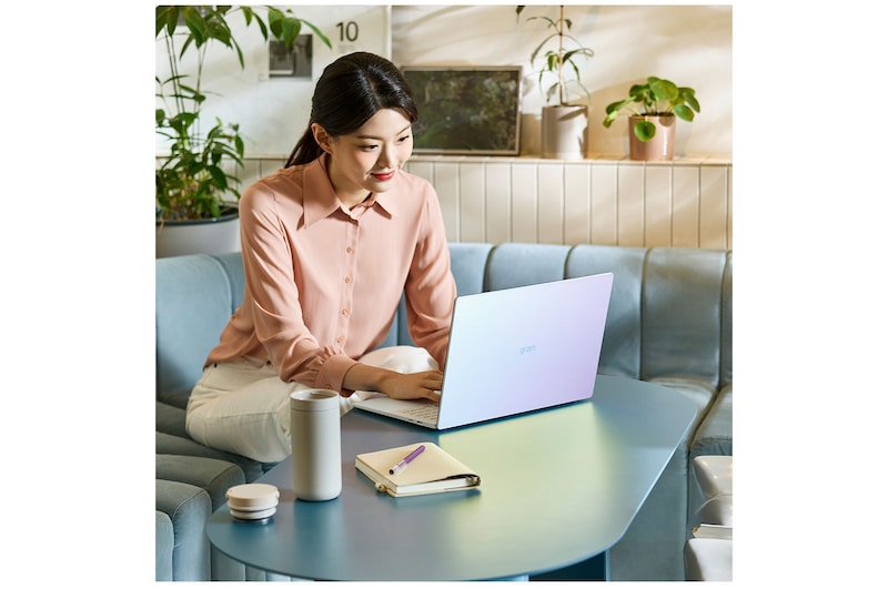 LG Notebook gram Style | 16" OLED, Windows 11 Home | Design iridescente, Intel® Core™ i7, 16GB RAM, SSD 512GB, 16Z90RS-G.AA74D