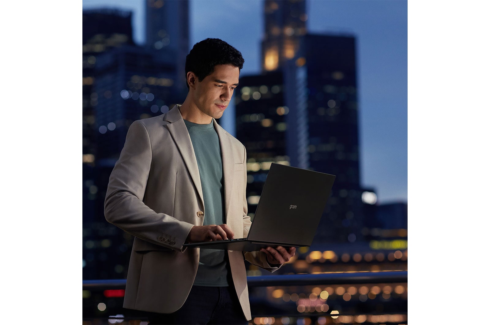 LG gram 17Z90R | Notebook Ultraleggero con Windows 11 Pro | 17", Intel® Core™ i7, 16GB RAM, SSD 1TB, Obsidian Black, 17Z90R-G.AP78D