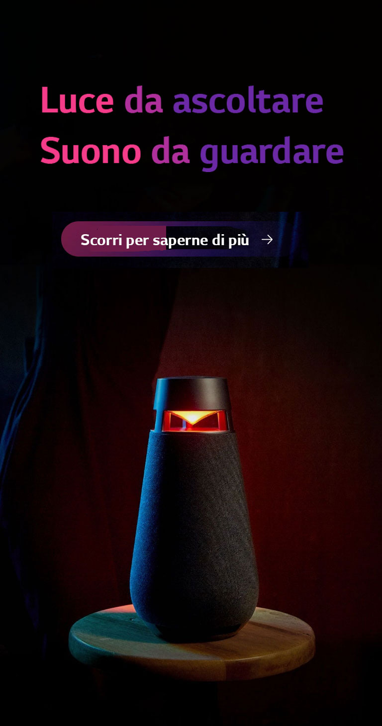 Immagine di XBOOM in mano a una persona.
