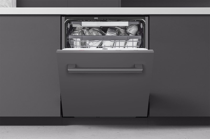 Foto frontale della lavastoviglie LG DB365TXS