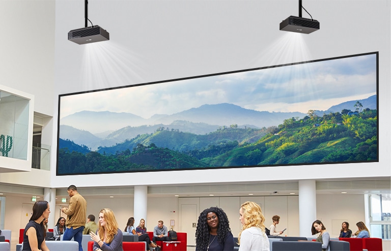 Grazie alla luminosità di 7.000 ANSI lumen, il proiettore LG BU70QGA è in grado di produrre immagini chiare anche in ambienti interni molto luminosi, come le hall degli edifici.