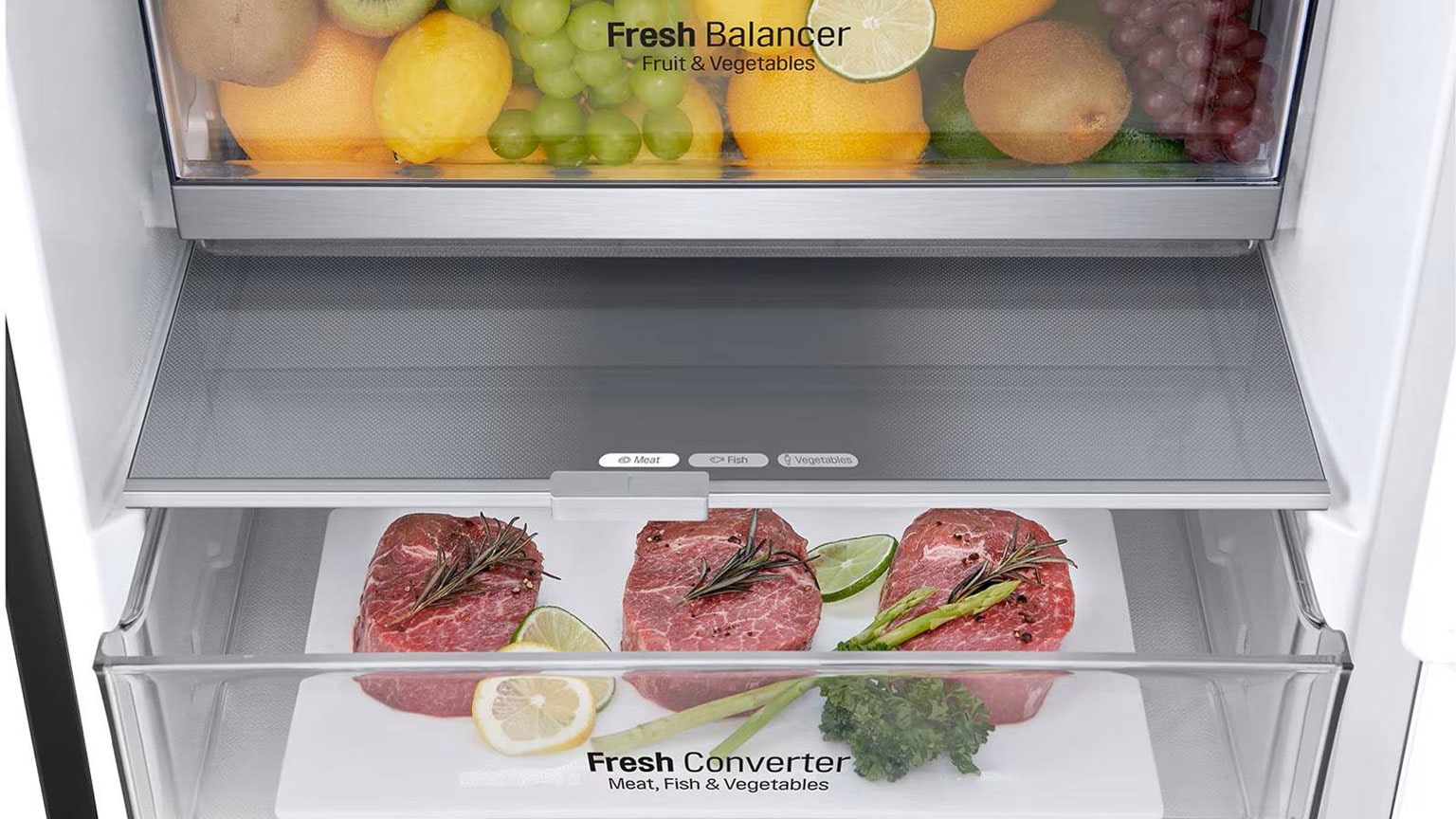 Interno di un frigorifero LG con cassetti “Fresh Balancer” per frutta e “Fresh Converter” per carne, per una conservazione ottimale.