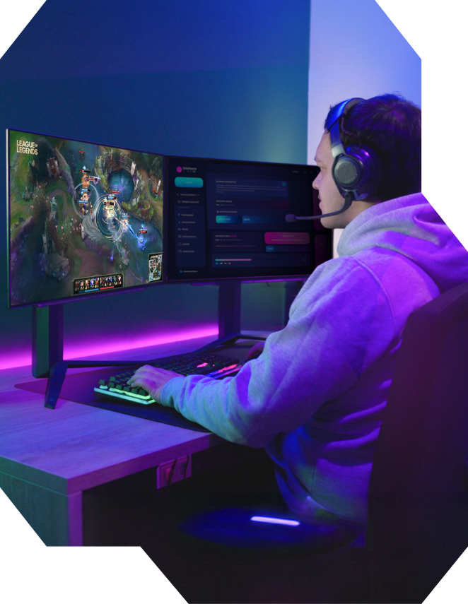 Un giocatore indossa un auricolare e gioca su un setup a doppio monitor con illuminazione LED colorata.