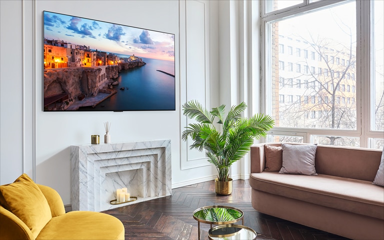 Una schermata che mostra l’UX della Nuova Home di webOS 23 si sposta a destra e sullo schermo appare un'immagine orizzontale. Lo sfondo nero diventa uno spazio abitativo luminoso e moderno con il televisore LG OLED appeso alla parete.