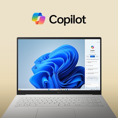 スクリーンの上にWindows Copilotロゴ、ディスプレイにWindows Copilotのインターフェースを表示したノートパソコン。大型画面を備えた美しいデザインと、バックグラウンドのWindows 11インターフェースを示している。