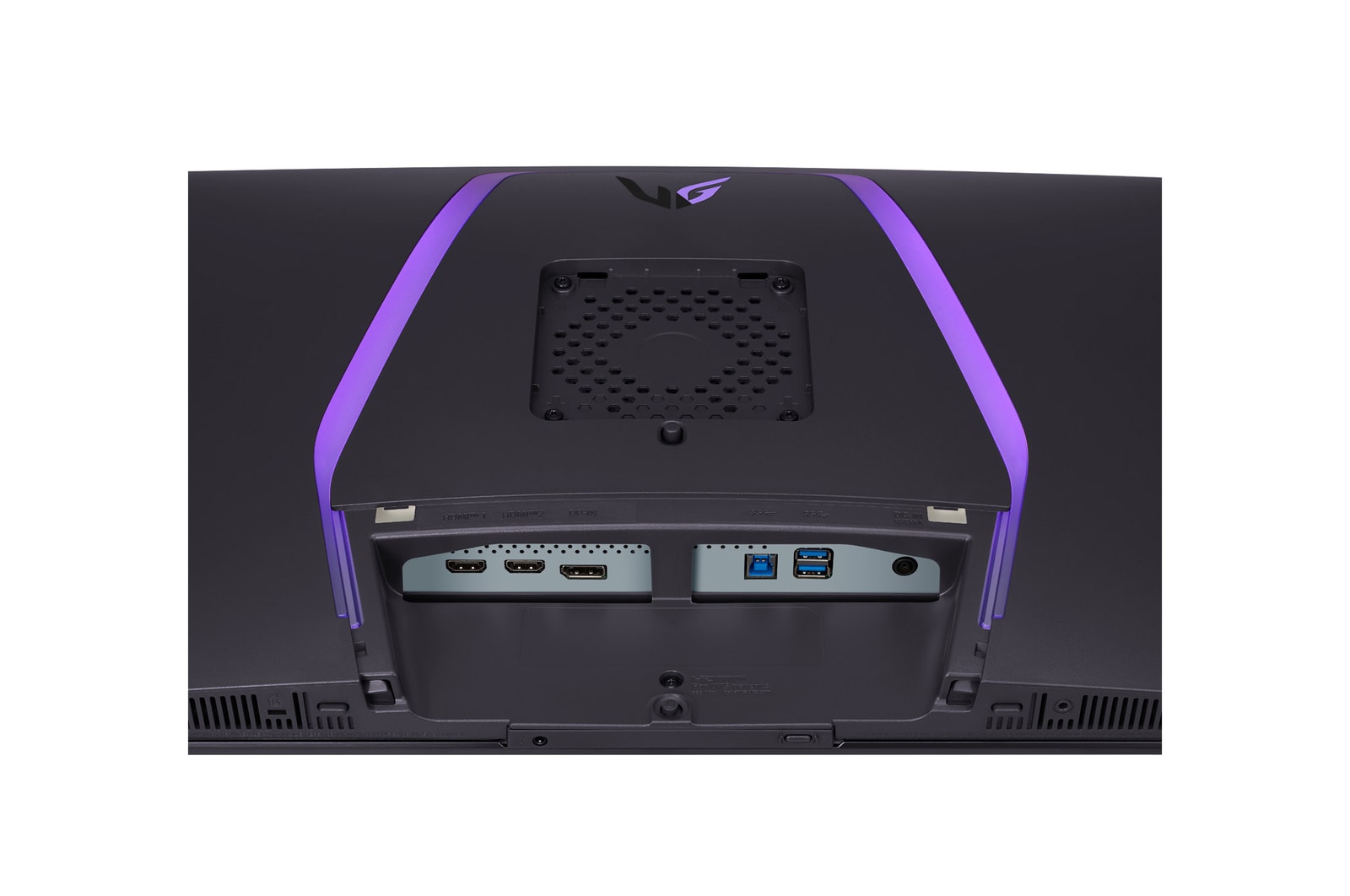 明かりのついたポートのクローズアップ画像