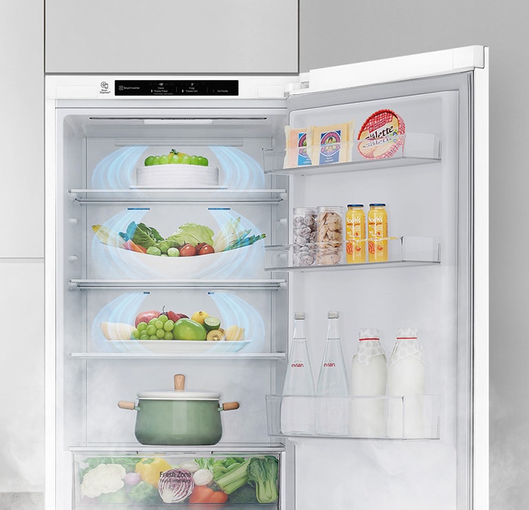 Верхняя дверь холодильника открыта, внутри продукты. Воздух опускается вниз по холодильнику, освежая продукты внутри',