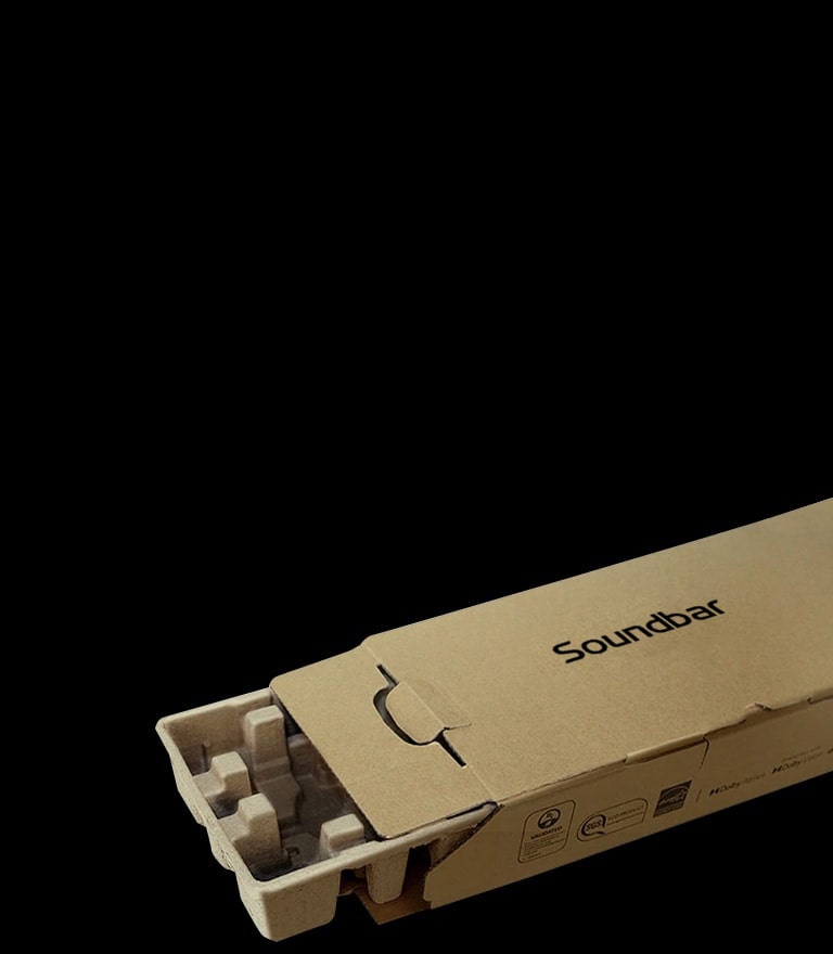 В правой части изображения показана открытая коробка саундбара, в которой виден пенопластовый наполнитель EPS.