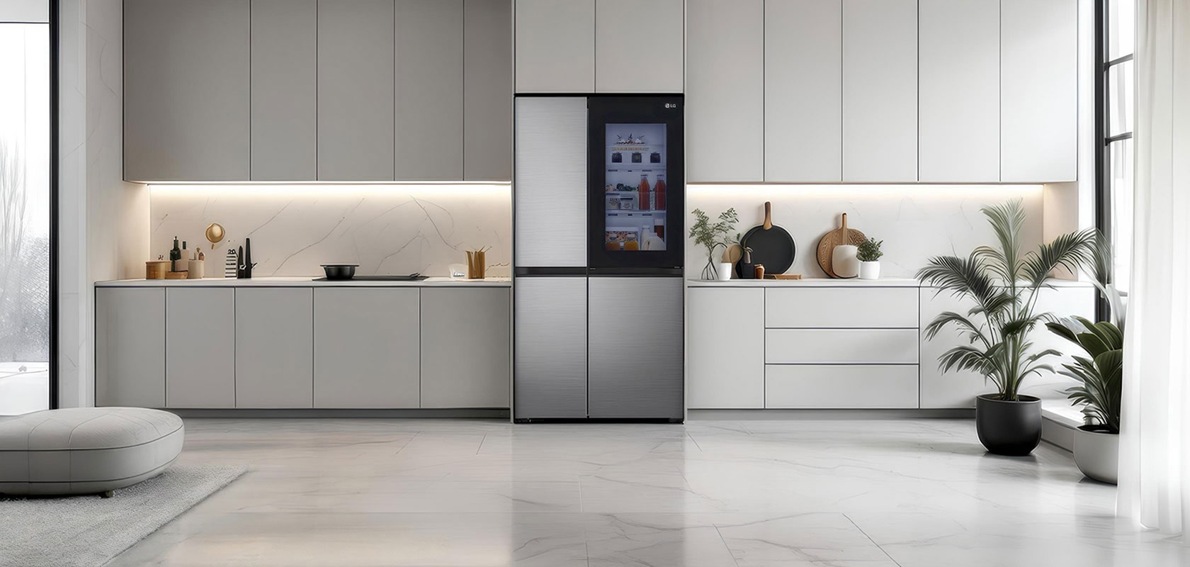 Cozinha moderna com refrigerador LG com tecnologia InstaView e design minimalista.