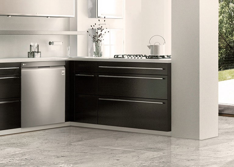 Se muestra un lavavajillas dandole un toque moderno y elegante a tu cocina.