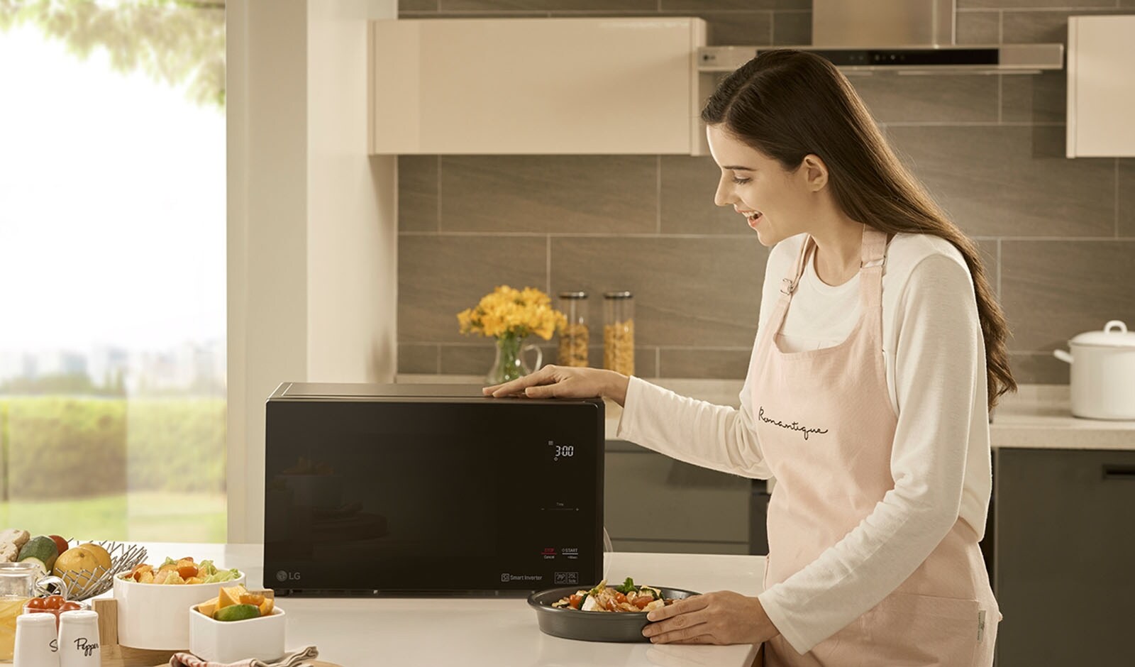 LG Horno Microondas NeoChef™ 1.5 pies³ con Grill, MH1596DIR