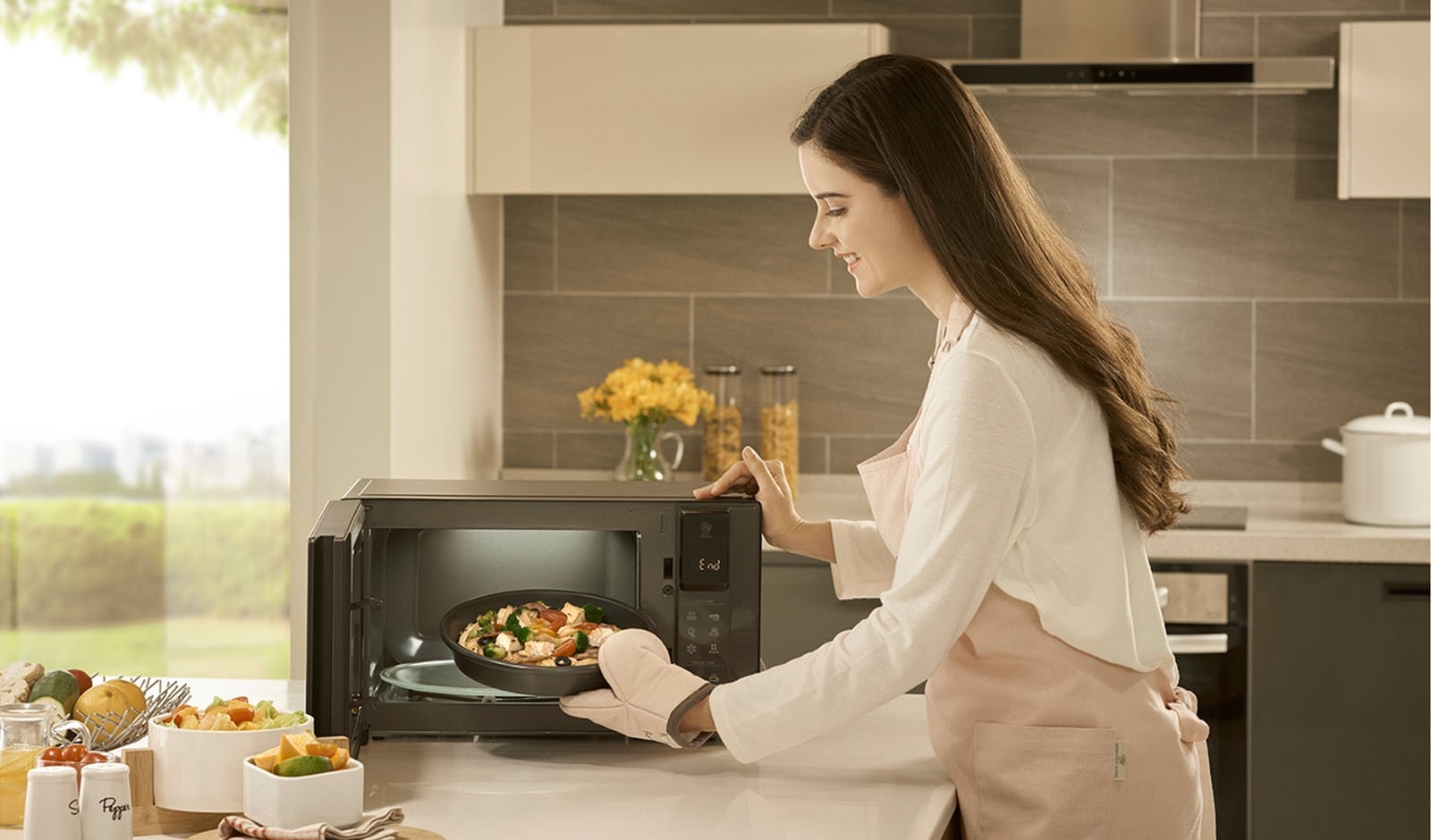 LG Horno Microondas NeoChef™ 1.5 pies³ con Grill, MH1596DIR