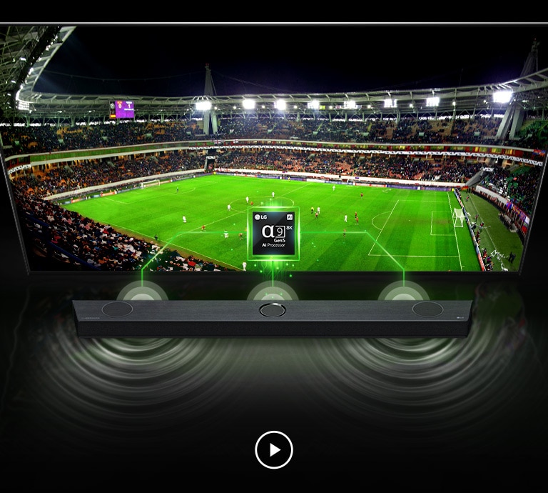 Hay una imagen de &quot;Alpha 9 Chip&quot; en el televisor y una barra de sonido justo debajo. Y, en el televisor, la pantalla del estadio de fútbol, la mujer caminando por la playa al atardecer y la sala de conciertos se muestran una tras otra, y en la barra de sonido, el efecto de onda sonora y el color cambian según la pantalla.