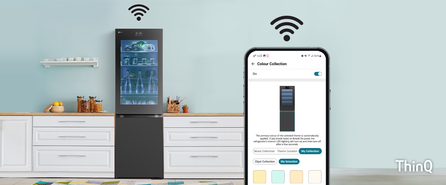 Una imagen de una cocina en tonos azules con un refrigerador  y un celular conectados por Wi-Fi.