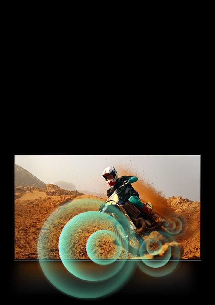 Un hombre conduciendo una motocicleta por una pista de tierra con gráficos circulares brillantes alrededor de motocicleta.