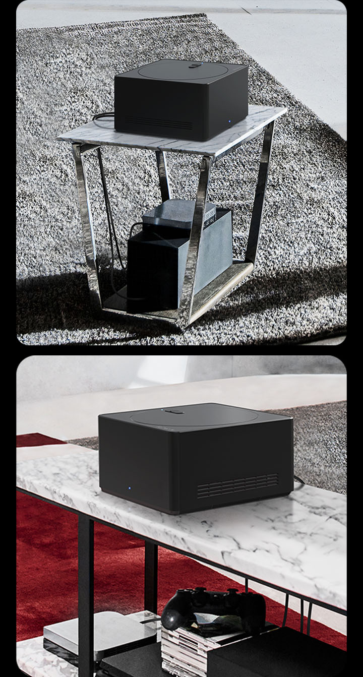 Tres imágenes muestran una Zero Connect Box. El primero muestra un cable conectado a la Zero Connect Box. El segundo muestra una Zero Connect Box encima de una pequeña mesa con dispositivos debajo. El tercero muestra una Zero Connect Box encima de una mesa grande con dispositivos y consolas debajo.