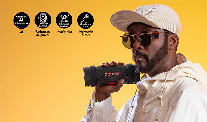 will.i.am sostiene xboom Grab en su mano derecha.