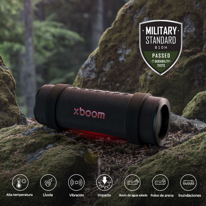 El Grab de xboom está colocado sobre una roca cubierta de musgo. En el lado derecho superior se encuentra el logotipo del estándar militar.