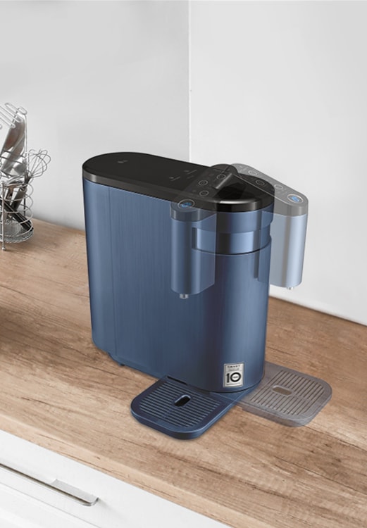 On the left side of the image showing the 180-degree rotation of the water purifier on the kitchen table, there are utensils and bread