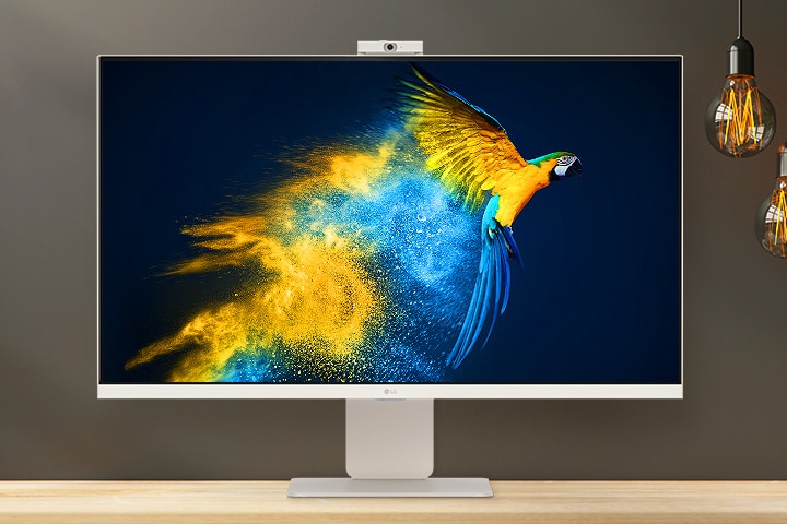 31.5-inch UHD 4K IPS Display.